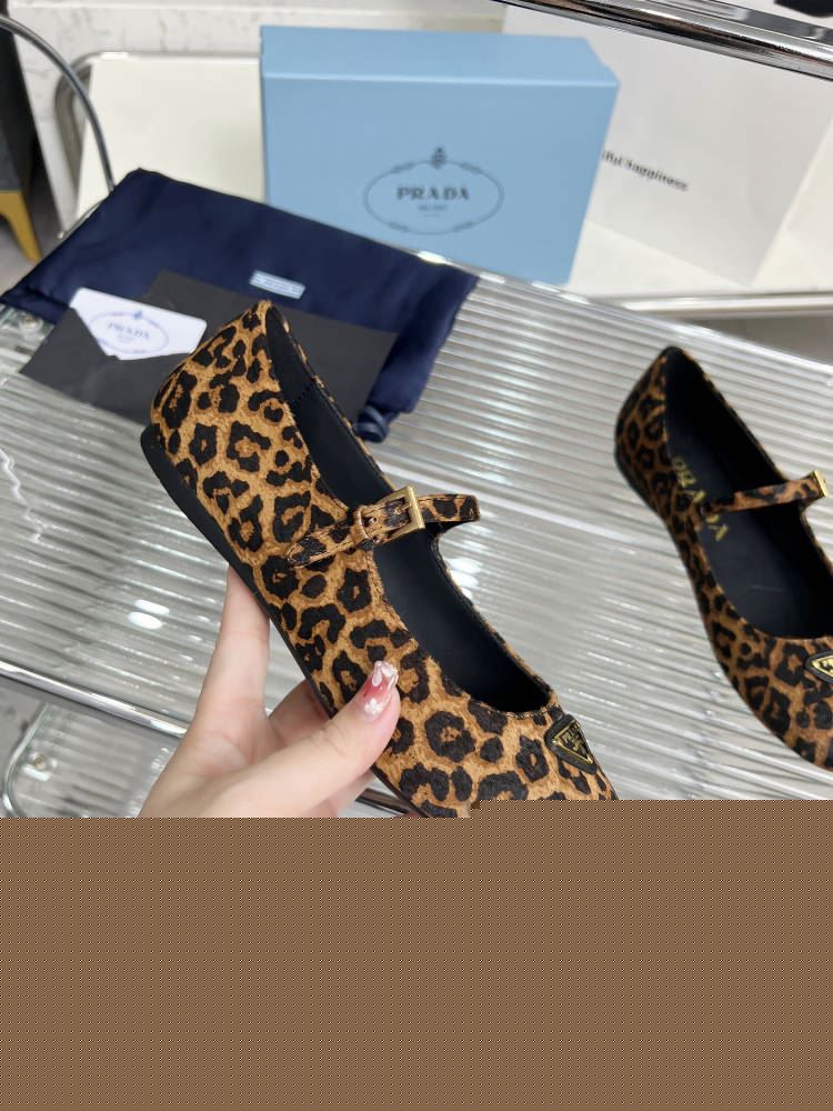 Pra*a flat shoes